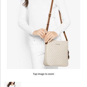 Michael kors jet set signature crossbody bag